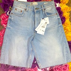 I am Selling these Bermuda shorts you can pair it with anything any season🍂